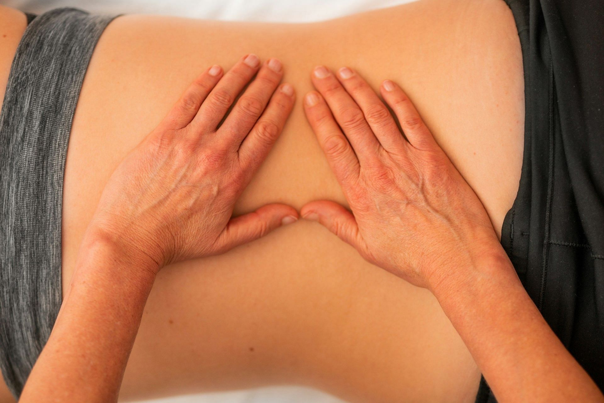 Hip pain after childbirth (Image via Unsplash/Benjamin)